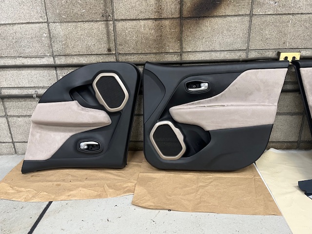 ジープレネゲードドア内張り張替え