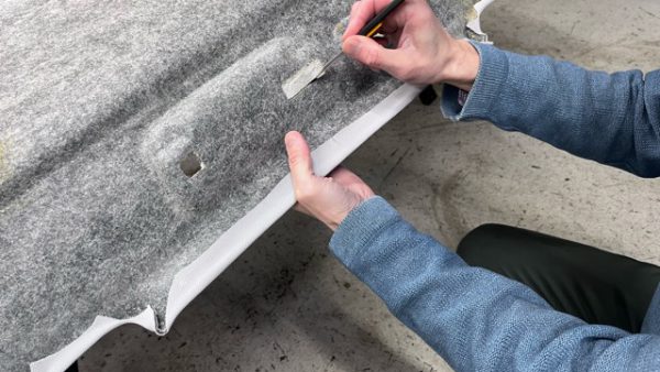 アウディA4アヴァント天井張替え│神奈川県横浜市